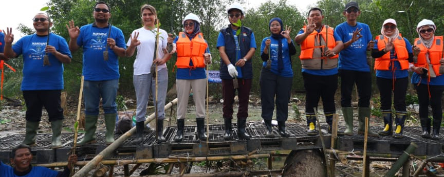 PIK2 DORONG KOLABORASI PELESTARIAN PESISIR MELALUI PENANAMAN 1.000 POHON MANGROVE DI DESA TANJUNG BURUNG