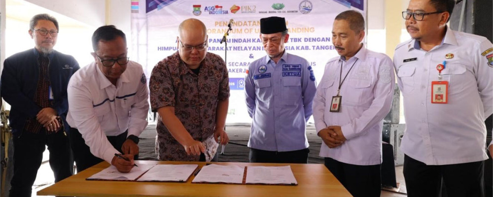 MEMBANGUN HARAPAN DI TENGAH OMBAK PIK2 DAN HMNI TANDATANGANI MOU DAN SERAHKAN SIMBOLIS KARTU BPJS UNTUK 1000 NELAYAN