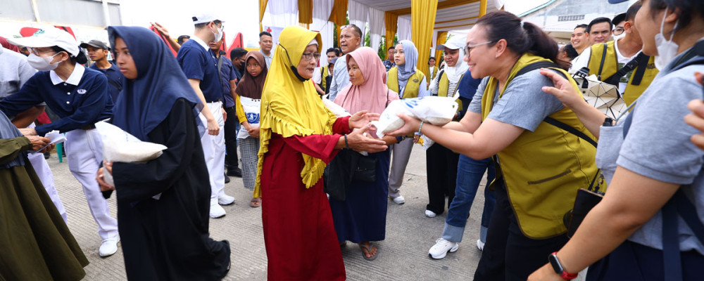 TZU CHI ASG SALURKAN BERAS CINTA KASIH UNTUK WARGA TELUKNAGA