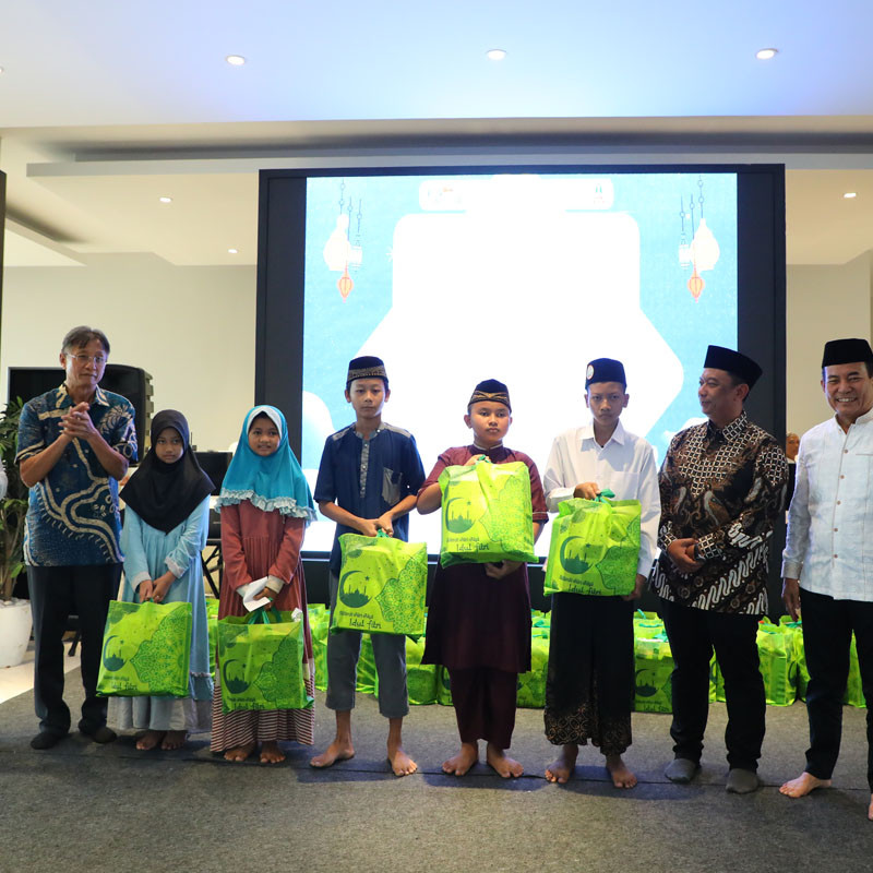 SANTUNAN DAN BUKA PUASA BERSAMA SANTRIWAN DAN SANTRIWATI YATIM PIATU DARI YAYASAN NURUL HIDAYAH KECAMATAN KAPUK