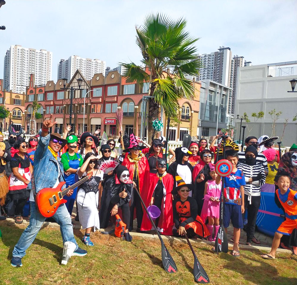 Festival Kostum Stand Up Paddle di La Riviera PIK2!