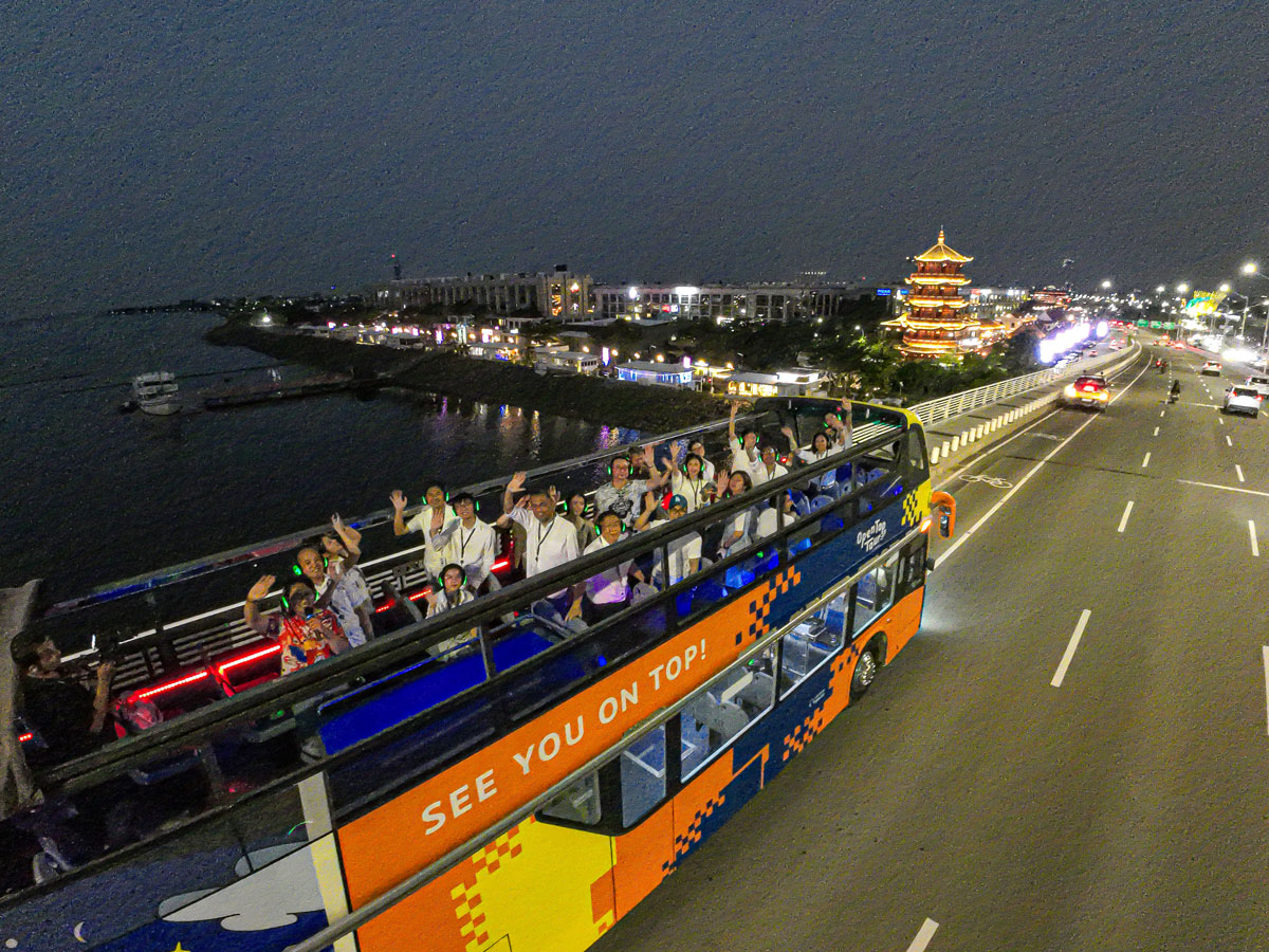 Open Top Tour Jakarta Seaside Experience Resmi Kembali Beroperasi di PIK Menghadirkan Kembali Pengalaman Wisata Tepi Laut Jakarta