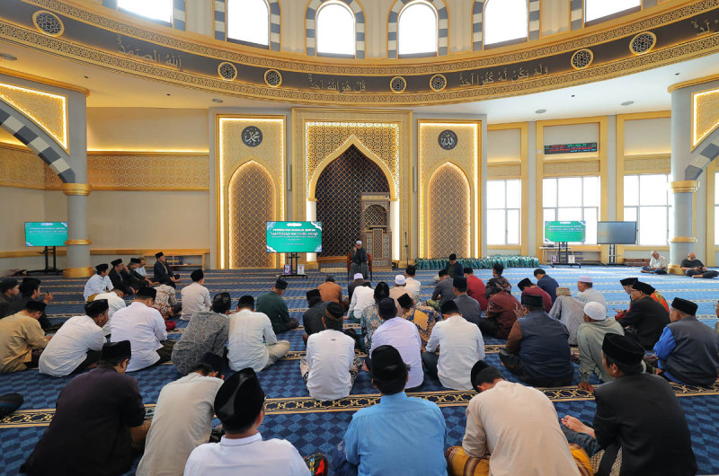 PERINGATAN NUZULUL QUR’AN, AGUNG SEDAYU GROUP SALURKAN SANTUNAN UNTUK 100 GURU NGAJI